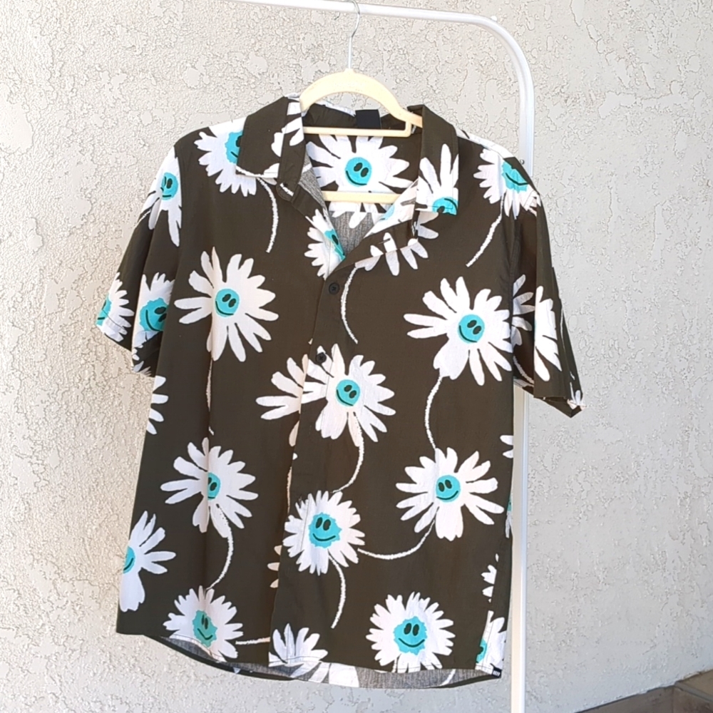 Smiley flower button down